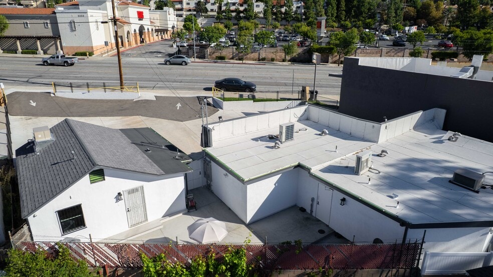 More Photos Of 3238 Foothill Blvd, Glendale Freestanding For Sale