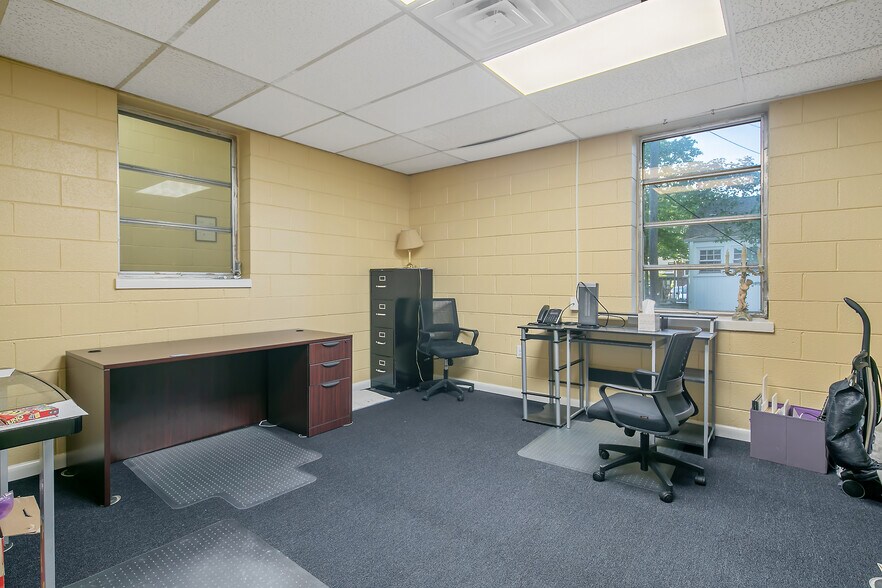 More Photos Of 214 Hawkins Ave, Sanford Medical For Sale