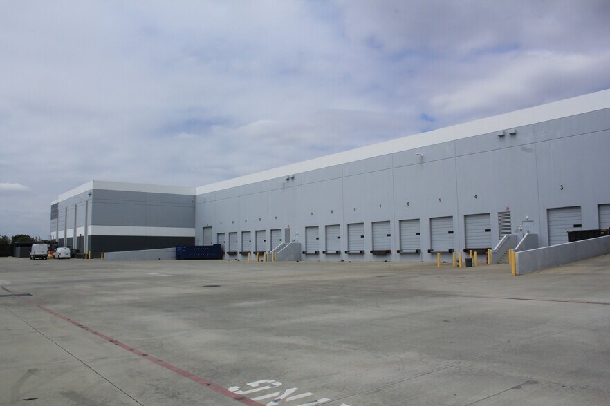 More Photos Of 9678 Utica Ave, Rancho Cucamonga Distribution For Lease