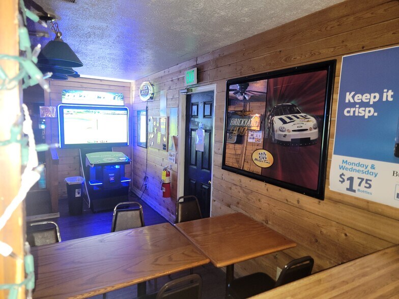 More Photos Of 7628 Southeastern Ave, Indianapolis Restaurant For Sale