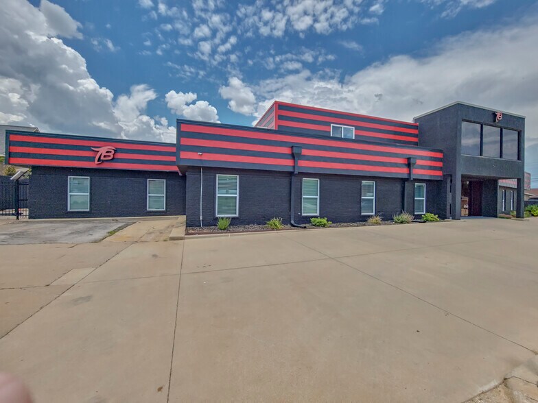 More Photos Of 6001 Nw Expressway, Oklahoma City Office For Sale