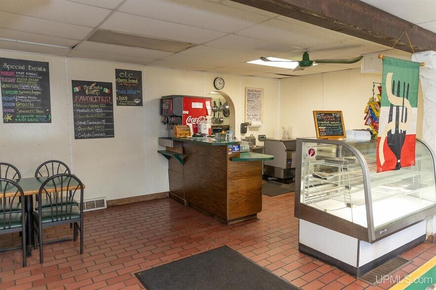 More Photos Of 824 N 3rd St, Marquette Specialty For Sale