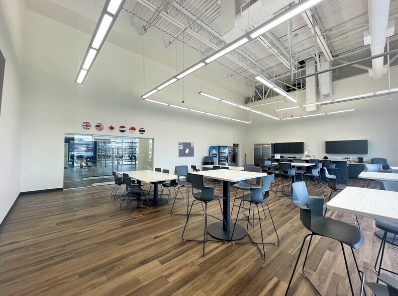 More Photos Of 5638-5772 Transportation Blvd, Garfield Heights Unknown For Lease