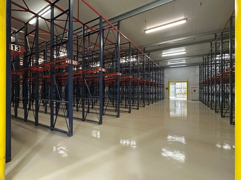 More Photos Of 625 66th Ave SW, Vero Beach Manufacturing For Sale