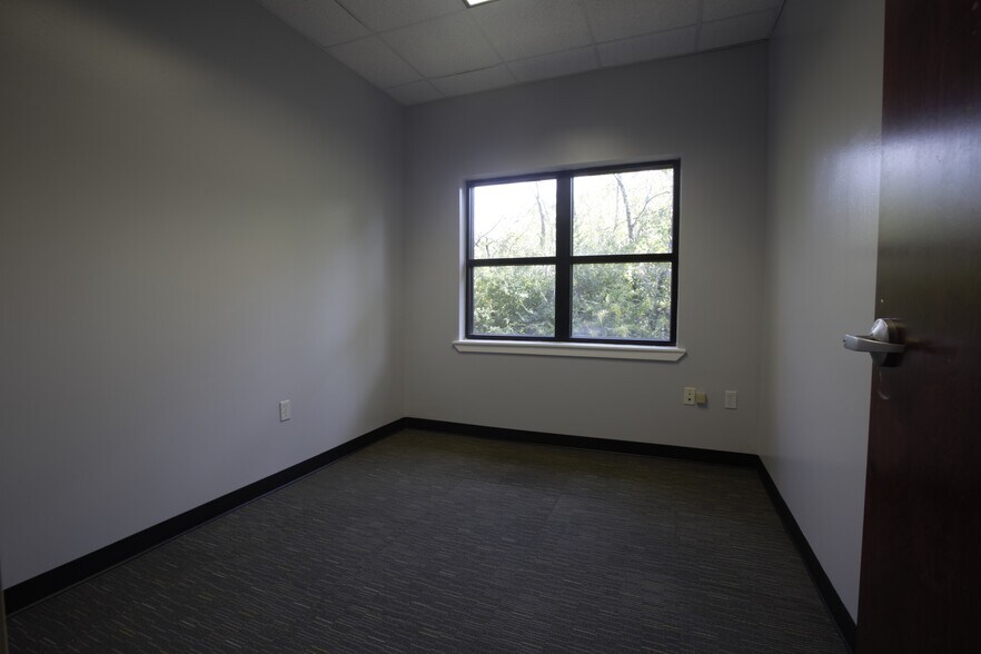 More Photos Of 306 E Randol Mill Rd, Arlington Office For Lease