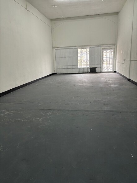 More Photos Of 2001-2031 S Santa Fe Ave, Los Angeles Warehouse For Lease