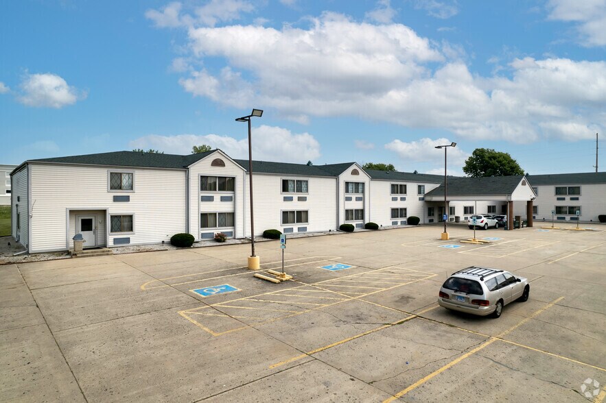 More Photos Of 5100 Hickory Point Frontage Rd, Decatur Hotel For Sale