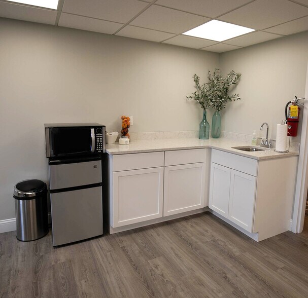 More Photos Of 205 Worcester Ct, Falmouth Loft Creative Space For Sale