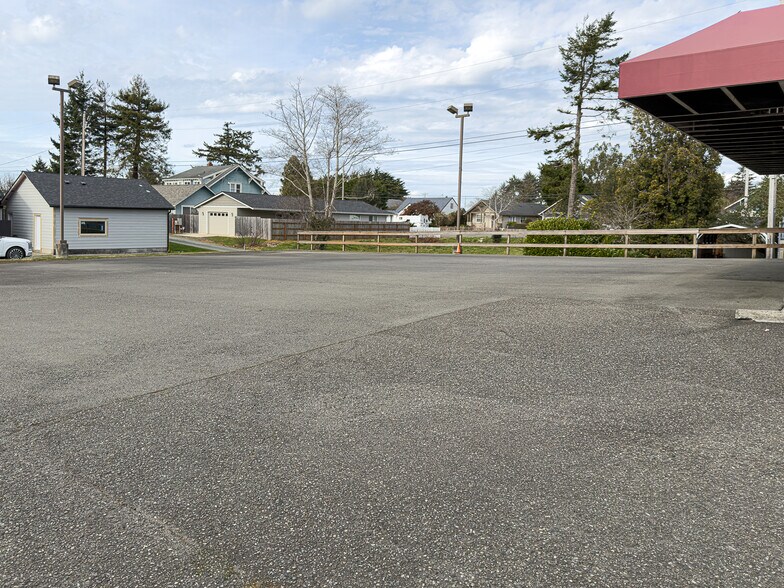 More Photos Of 805 US-101, Bandon General Retail For Sale