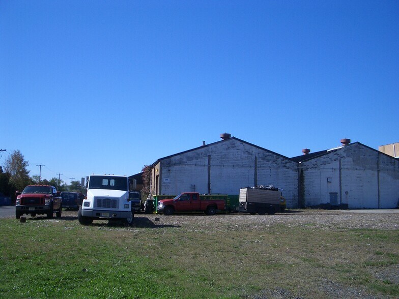 More Photos Of 900 Port Reading Ave, Port Reading Warehouse For Lease