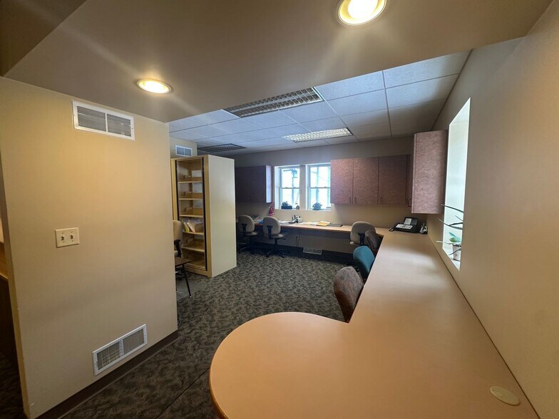 More Photos Of 277 Oriskany Blvd, Whitesboro Office For Sale