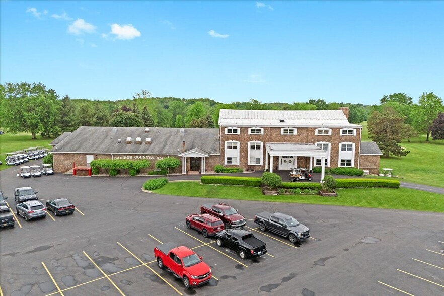 More Photos Of 9512 E Lippincott Blvd, Davison Golf Course Driving Range For Sale