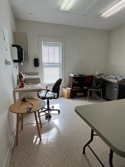 More Photos Of 307 Cottage Ave, Anderson Office For Sale