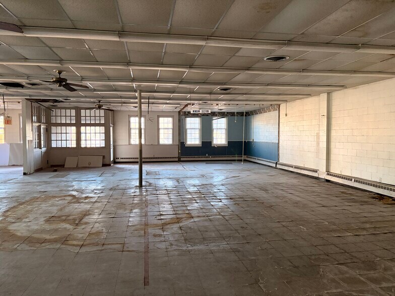 More Photos Of 201 S Main St, Greensburg Post Office For Sale