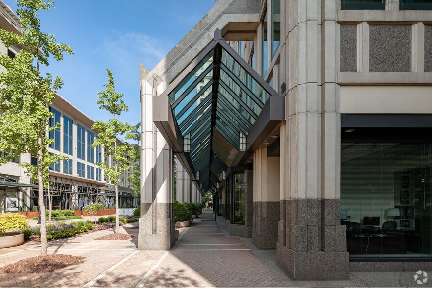 More Photos Of 3060 Peachtree Rd NW, Atlanta Office For Lease