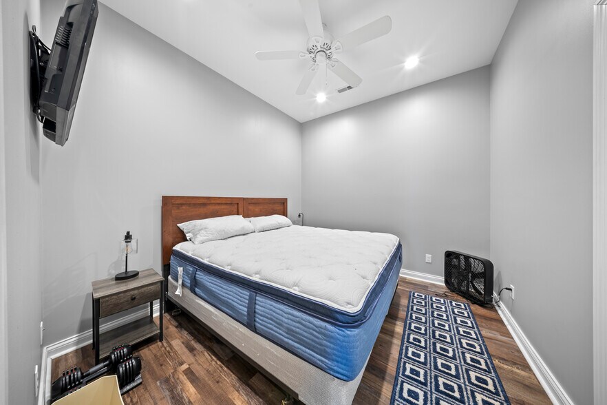 More Photos Of 3224 Winchester Ave, Ashland Flex For Sale