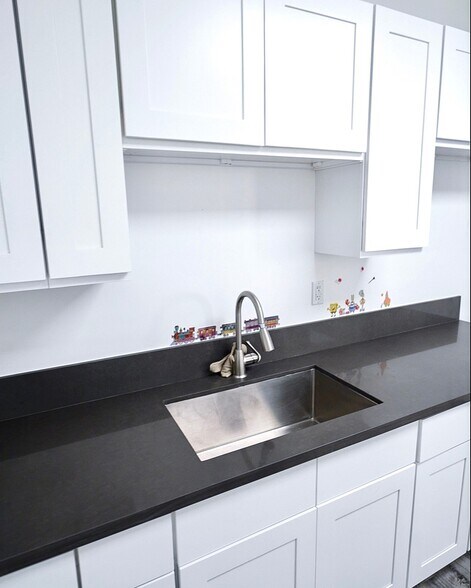 More Photos Of 16946 Sherman Way, Lake Balboa Loft Creative Space For Lease