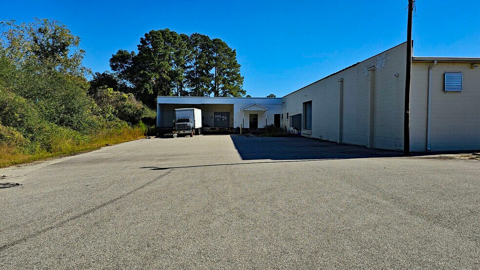 More Photos Of 120 S Church Ave, Garland Manufacturing For Lease