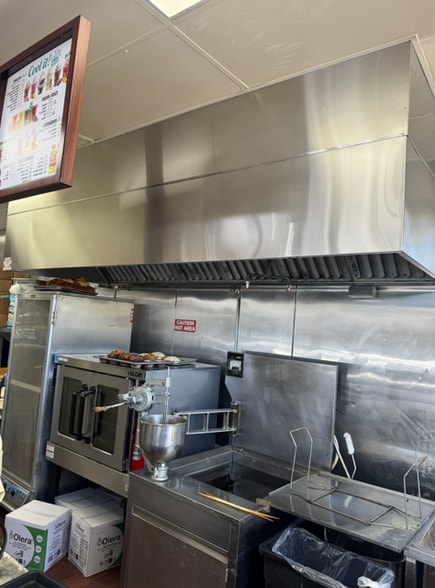 More Photos Of 7150 Melrose Ave, Los Angeles General Retail For Lease