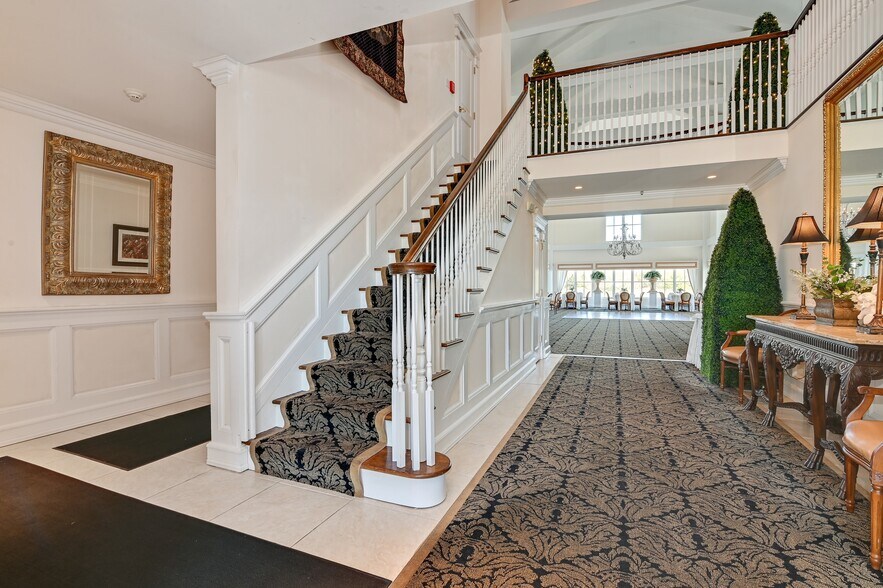 More Photos Of 56-58 S Bay Ave, Eastport Restaurant For Sale