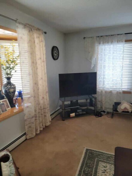 More Photos Of 205 A St, Fairbanks Hotel For Sale