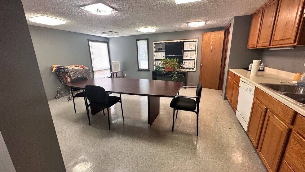 More Photos Of 7300 Nieman Rd, Shawnee Specialty For Sale
