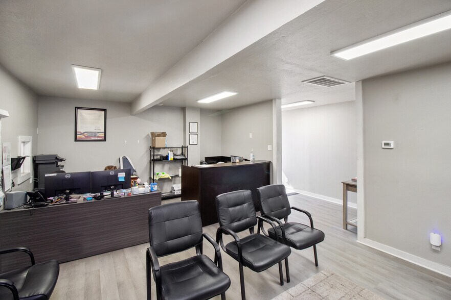 More Photos Of 2220 N Earl Rudder Fwy, Bryan Warehouse For Sale