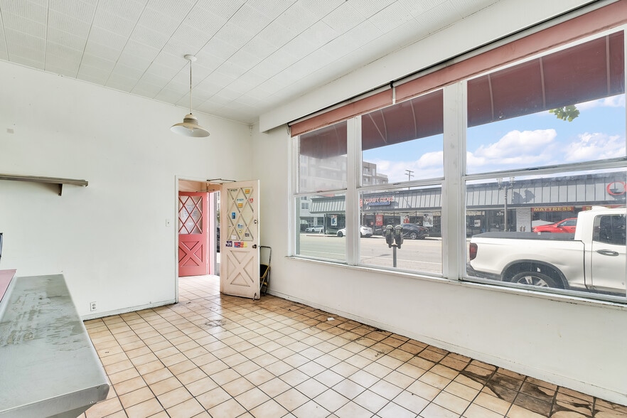 More Photos Of 334 N Central Ave, Glendale Office For Sale