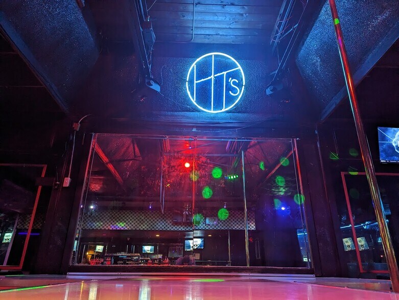 More Photos Of 13109 W 8 Mile Rd, Detroit General Retail For Sale