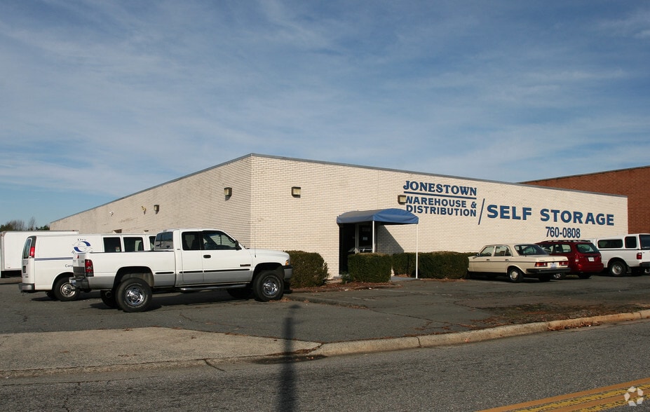 More Photos Of 4801 Commercial Plaza St, Winston-Salem Warehouse For Lease