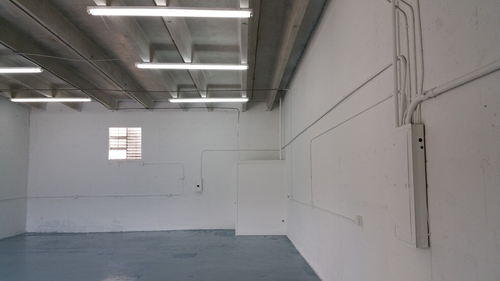More Photos Of 9807-9808 NW 80th Ave, Hialeah Warehouse For Lease