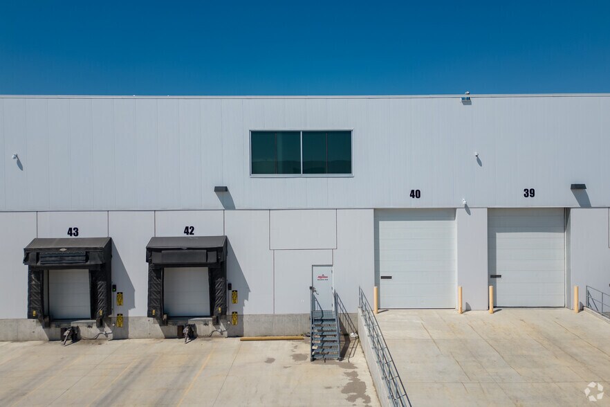 More Photos Of 1610 104th Ave NE, Calgary Warehouse For Lease