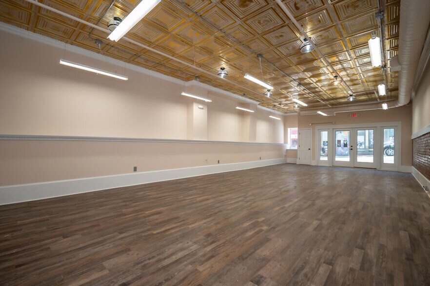 More Photos Of 142 N Jackson St, Athens General Retail For Sale