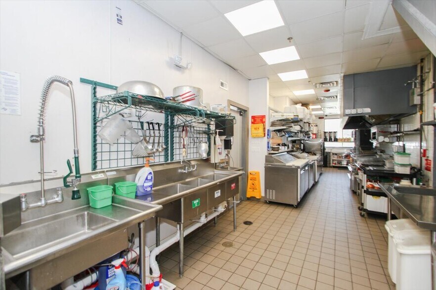 More Photos Of 720 E Rand Rd, Mount Prospect Fast Food For Sale
