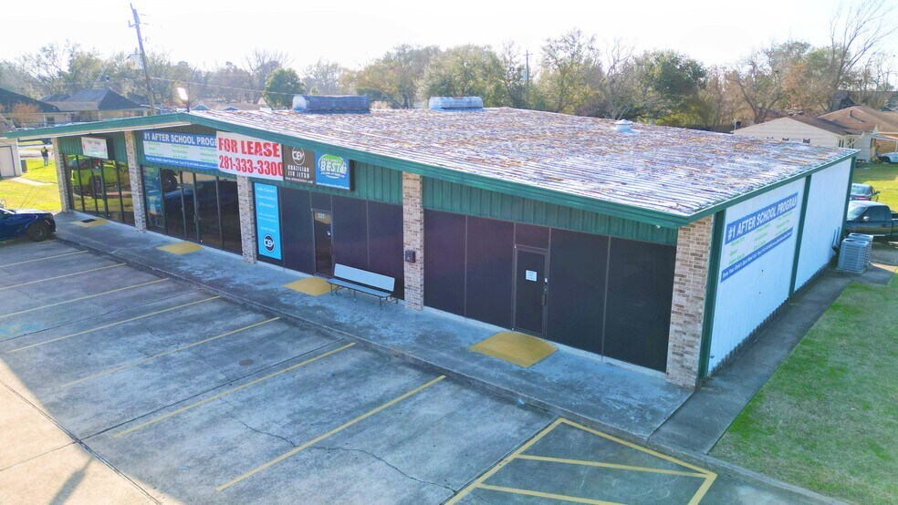 More Photos Of 4502 Center St, Deer Park Freestanding For Lease