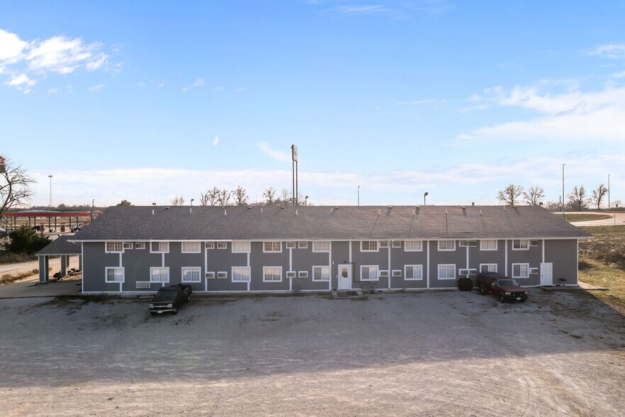 More Photos Of 1 Proactive Dr, New Florence Hotel For Sale