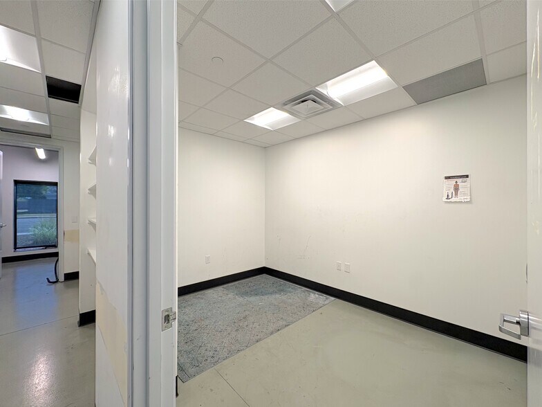More Photos Of 3844 N 32nd St, Phoenix Storefront Retail Office For Lease
