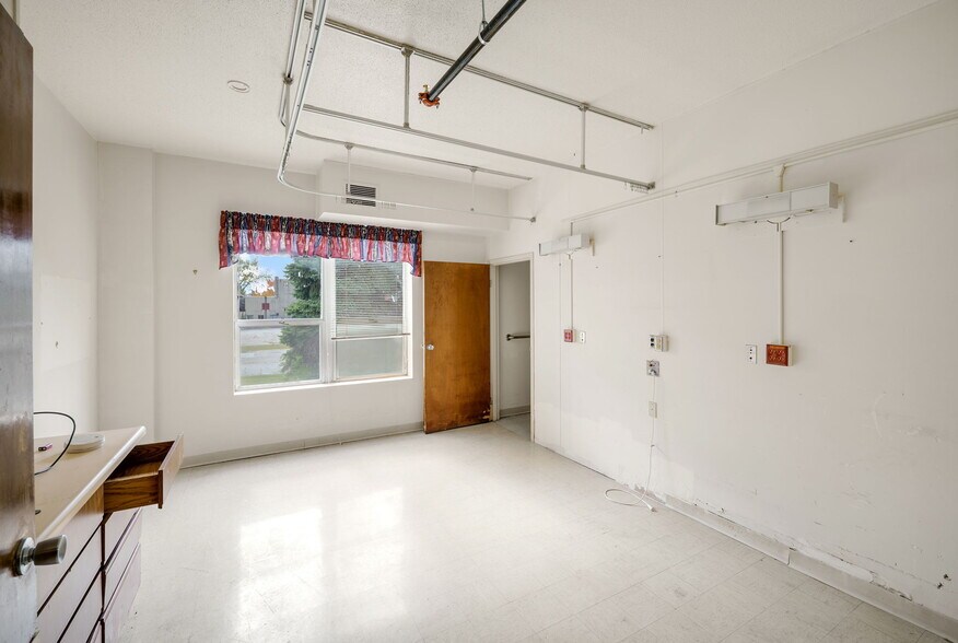 More Photos Of 2051 Collingwood Blvd, Toledo Skilled Nursing Facility For Sale