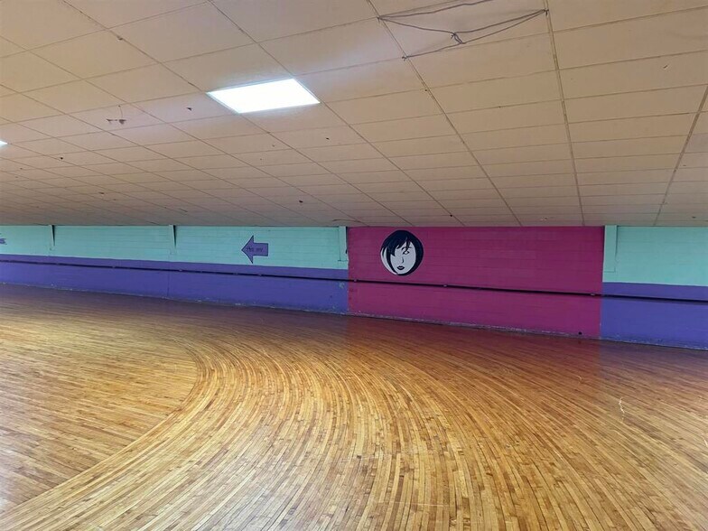 More Photos Of 137 7th Ave, Huntington Skating Rink For Sale