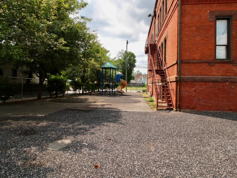 More Photos Of 115 Lewis Ave, Meriden Office Residential For Sale