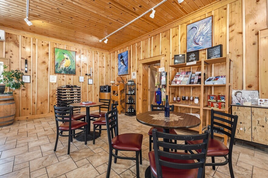 More Photos Of 196 S Main St, Potosi General Retail For Sale