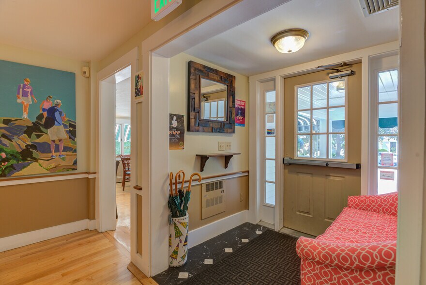 More Photos Of 200 Shore Rd, Ogunquit Restaurant For Sale