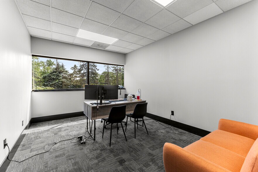 More Photos Of 15360 S Commerce Dr, Dearborn Office For Sale