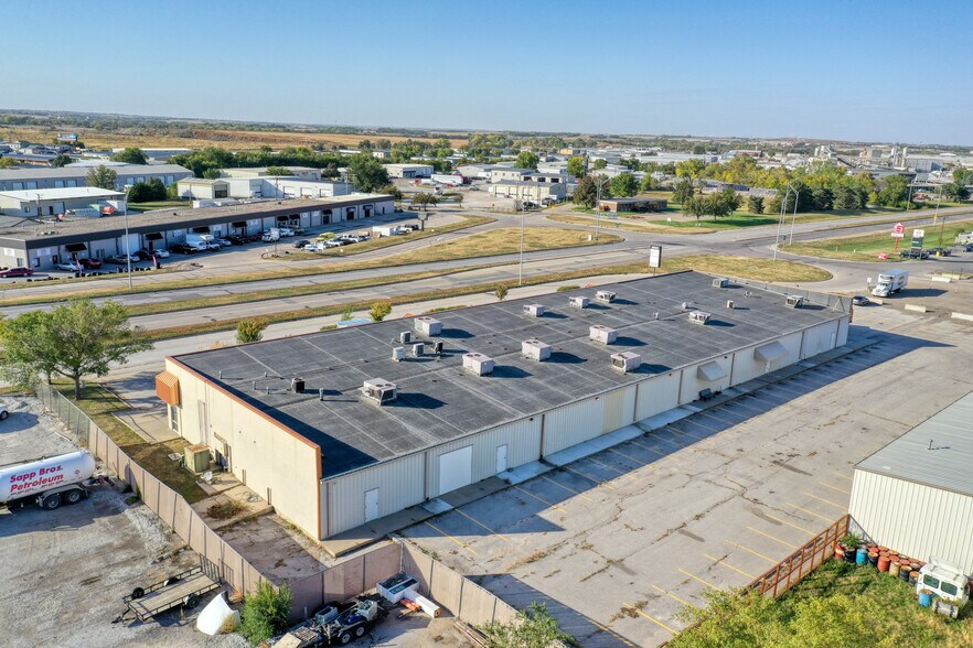 More Photos Of 5945 Cornhusker Hwy, Lincoln Flex For Lease