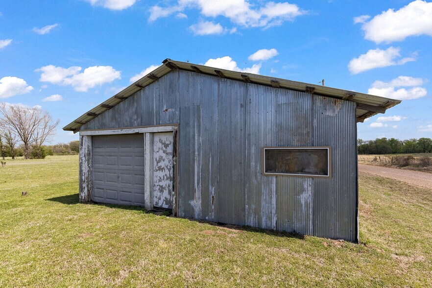 More Photos Of 58225 US-60, Fairland General Retail For Sale