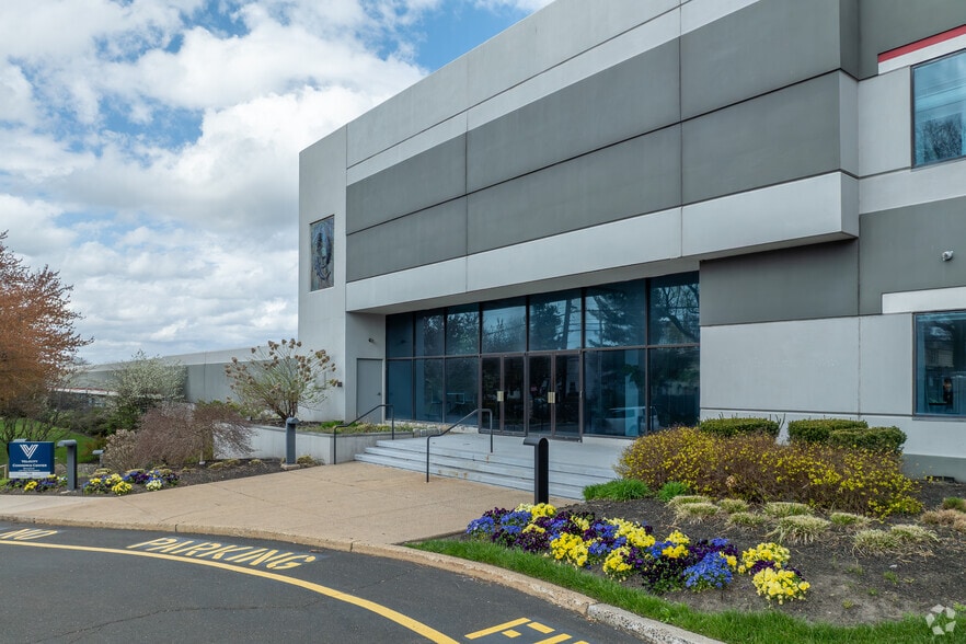 More Photos Of 159 E County Line Rd, Warminster Township Office For Lease