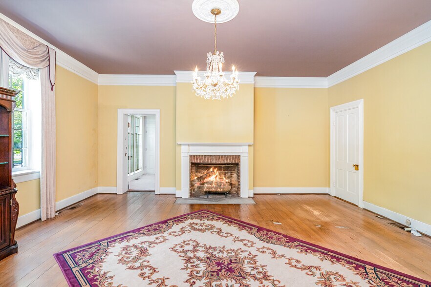 More Photos Of 137 3rd Ave N, Franklin Office For Lease