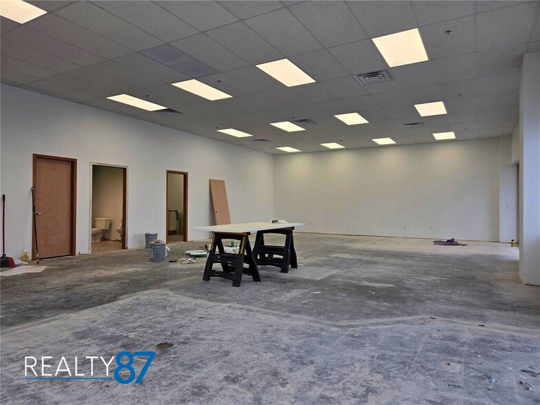 More Photos Of 500 Blairs Ferry Rd NE, Cedar Rapids General Retail For Lease