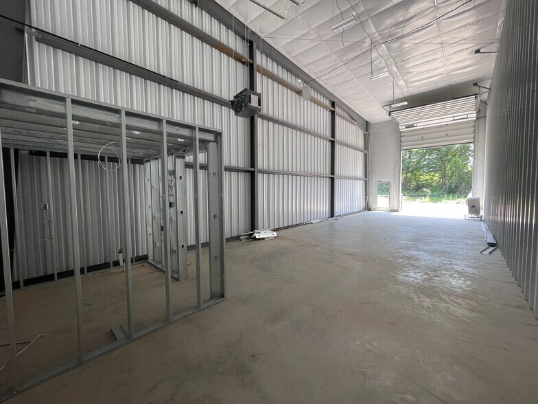 More Photos Of 100 South Satellite Rd, South Windsor Warehouse For Lease