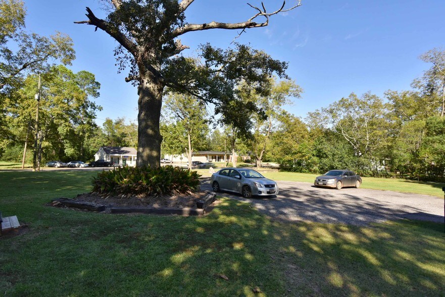 More Photos Of 420 Johnson St SE, Dawson Storefront Retail Office For Sale